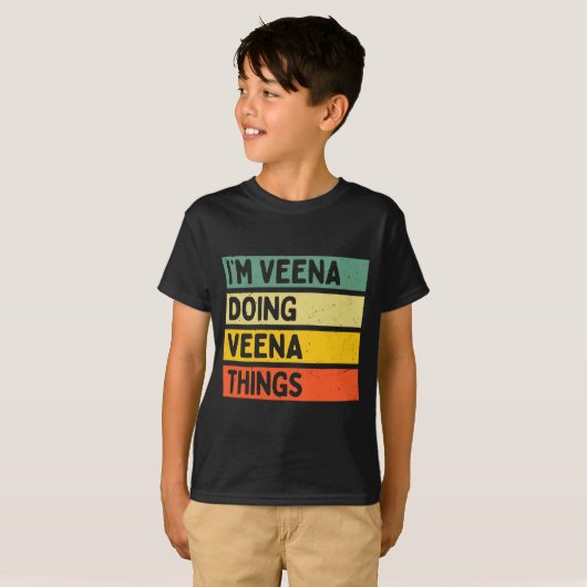 I'm Veena Doing Veena Things Funny D Quote Comfort T-shirt (Voorkant volledig)