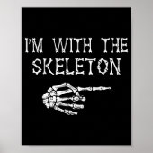I'm With Skeleton Funny Couples Matching Halloween Poster (Voorkant)