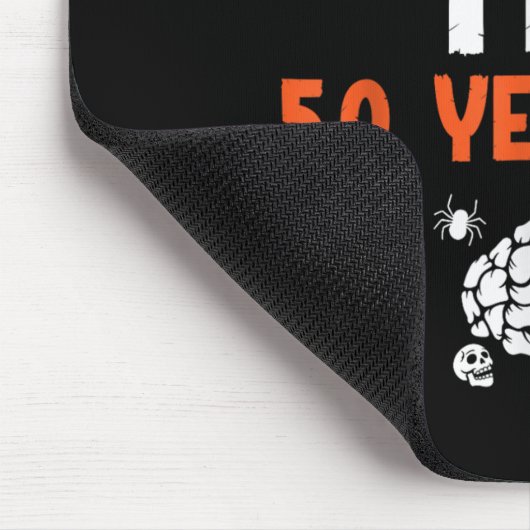 I'm With The 50 Year Old 50th Birthday Halloween C Muismat (Hoek)