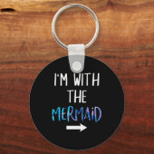 I'm With The Mermaid Funny Lazy Mermaid Halloween Sleutelhanger (Voorkant)