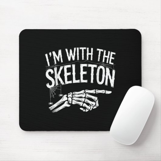 I'm With The Skeleton Funny Halloween Costume  Muismat (Met muis)