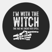 I'm With The Witch Funny Halloween Couple Costume Ronde Sticker (Voorkant)