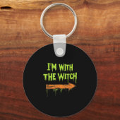 I'm With The Witch Funny Halloween His And Her  Sleutelhanger (Voorkant)