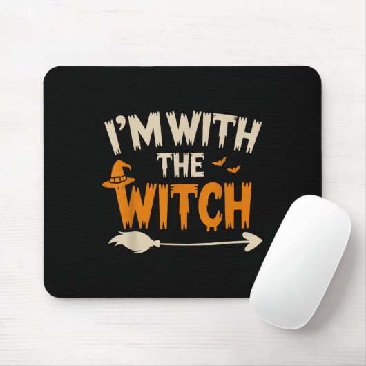 I'm With The Witch Funny Husband Halloween Costume Muismat (Met muis)