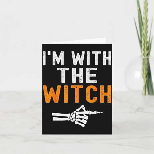 I'm With The Witch Funny Skeleton Halloween Matchi Kaart (Voorkant)