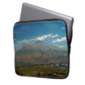Imbabura vulcano laptop sleeve (Voorkant Links)
