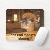 IMG_0591, "Het echte geld zit in alpiaca's." Muismat (Met muis)
