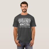 Imhat Legendarische Gewijde Dominee grappig T-shirt (Voorkant volledig)