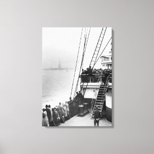 Immigranten bekijken het beeld van vrijheid foto canvas afdruk