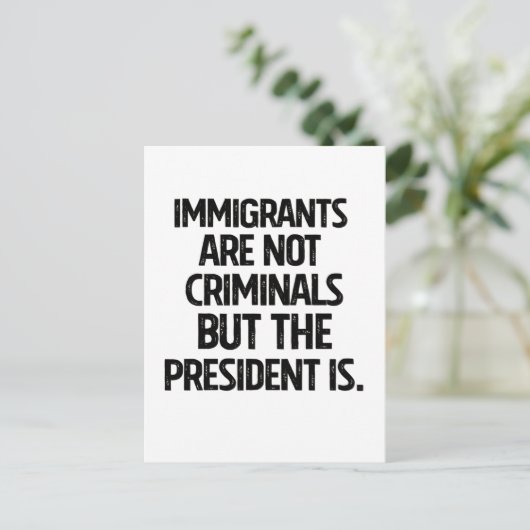 Immigrants Are Not Criminials But the President Is Aankondigingskaart (Staand voorkant)