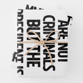 Immigrants Are Not Criminials But the President Is Inpakpapier Vel (In situ)