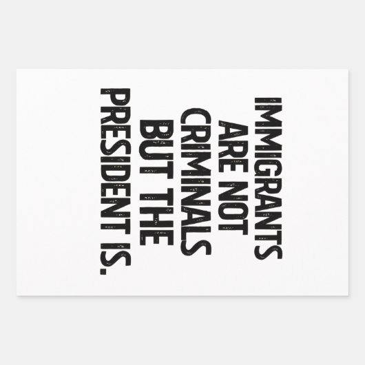 Immigrants Are Not Criminials But the President Is Inpakpapier Vel (Voorkant)