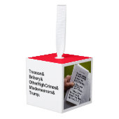 Impeachment Ornament (Cube) (Voorkant hoekig)