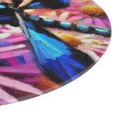 Impressionistische libel op roze madeliefjes bloem snijplank (Hoek)