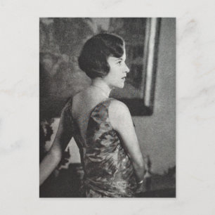 In 1930 Een mooie vrouw Zwart-wit ansichtkaart Briefkaart