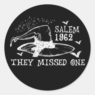 In 1962 misten ze Salem Witch Halloween Ronde Sticker