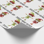 In 2020 werd Elf Covid opgehangen met een gezichts Cadeaupapier (Hoek)