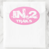 IN.2 Trail lopende ovale sticker wit op roze (Tas)