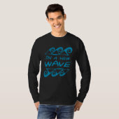 In A New Frequency Wave Surf Positive Energy Motiv T-shirt (Voorkant volledig)