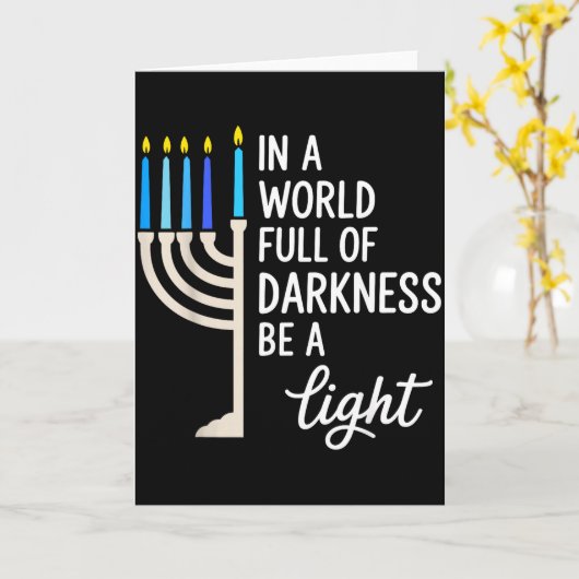 In A World Full Of Darkness Be A Light Hanukkah  Kaart (Gele Bloem)