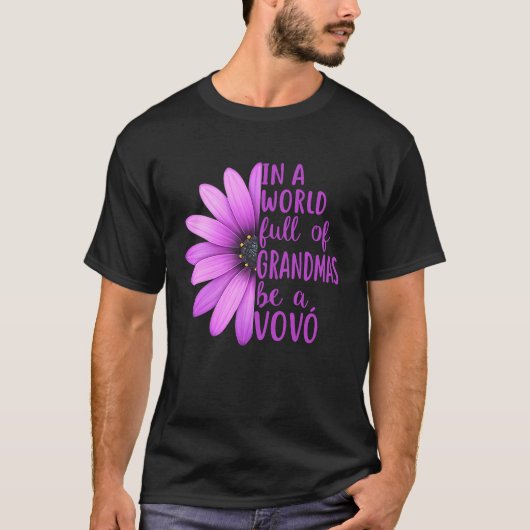 In A World Full Of Grandmas Be A Vovo Apparel T-shirt (Voorkant)
