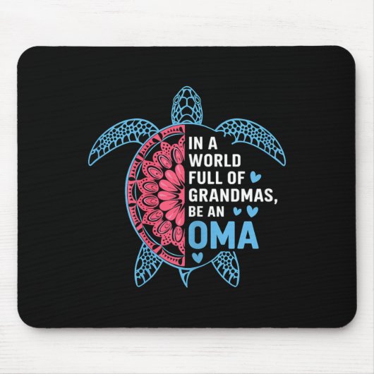 In A World Full Of Grandmas Be An Oma Turtle Muismat (Voorkant)