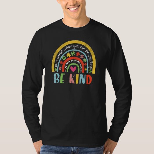 In a World Where You Can Be Anything Be Kind Rainb T-shirt (Voorkant)
