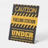 In aanbouw Verjaardagsfeest Teken Brandstof Reclamebord Met Voetstuk (Voorkant)
