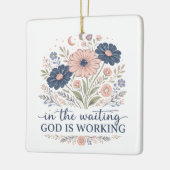 In afwachting werkt God Ornament (Links)
