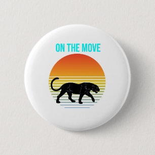 In beweging - Panther die onder een Retro Zonneset Ronde Button 5,7 Cm