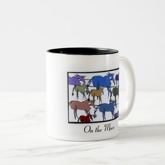 In beweging tweekleurige koffiemok (Voorkant rechts)