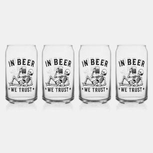 In bier vertrouwen we chillende skelet Beer Pong Blikvorm Glas