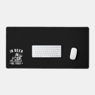 In bier vertrouwen we chillende skelet Beer Pong Bureaumat