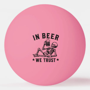 In bier vertrouwen we chillende skelet Beer Pong Pingpongbal