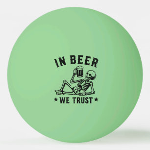 In bier vertrouwen we chillende skelet Beer Pong Pingpongbal