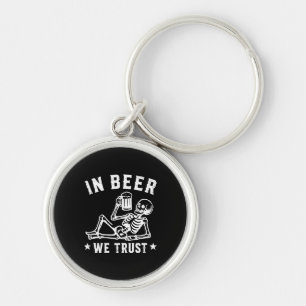 In bier vertrouwen we chillende skelet Beer Pong Sleutelhanger