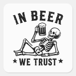 In bier vertrouwen we chillende skelet Beer Pong Vierkante Sticker