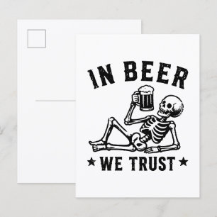 In bier vertrouwen wekken chillende skelet bierpon briefkaart
