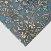 in blue tissuepapier (Detail)