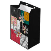 In bonte kleuren patchwork rustiek patroon medium cadeauzakje (Voorkant Gekanteld)