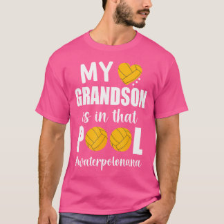In dat zwembad waterpolo Nana van een waterpolospe T-shirt