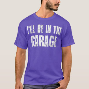 in de garage voor mechanisch t-shirt