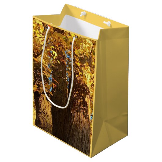 In de gloed van Golden Maple Leaves - Medium Cadeauzakje (Voorkant Gekanteld)