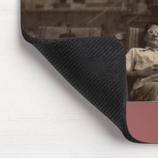 In de jaren veertig ontspannen drie mensen op het  muismat (Hoek)