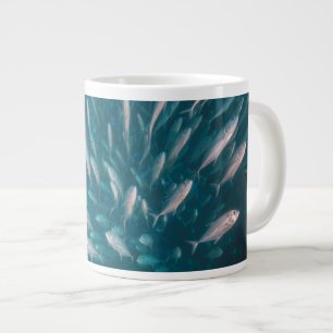 In de krikken grote koffiekop