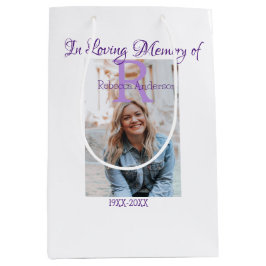 In de liefdevolle herinnering van herinnering houd medium cadeauzakje