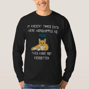 In de oude tijd werden katten als goden gedragen t-shirt