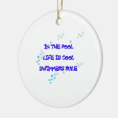 In de pool is het leven cool keramisch ornament (Links)