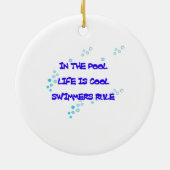 In de pool is het leven cool keramisch ornament (Achterkant)