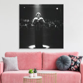 In de Schijnwerpers, door Natasha Us Canvas Afdruk (Insitu (Woonkamer))